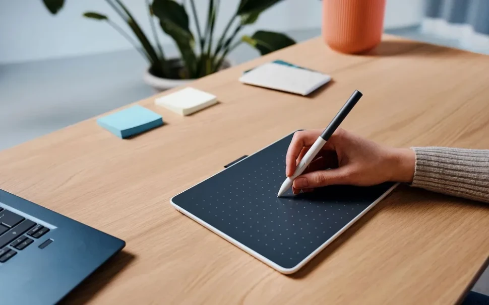 Графический планшет Wacom One M с Bluetooth черный (CTC6110WLW1B)